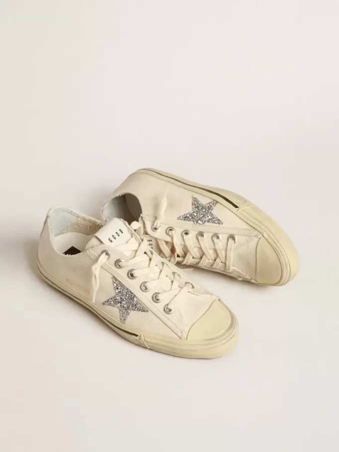 V-Star aus beigem Canvas mit silbernem Glitzerstern V-Star aus beigem Canvas mit silbernem Glitzerstern
