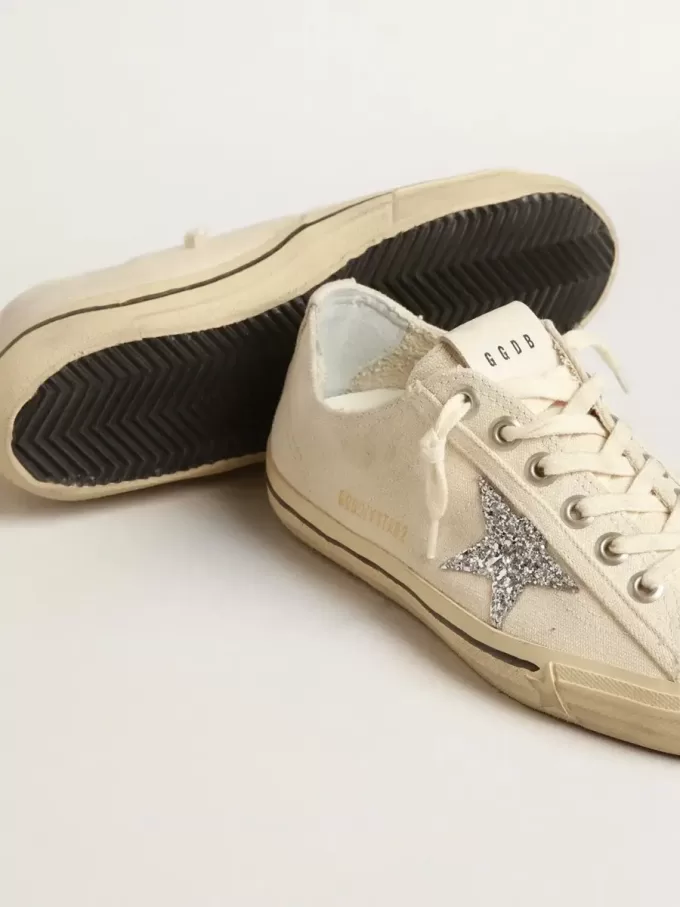 V-Star aus beigem Canvas mit silbernem Glitzerstern V-Star aus beigem Canvas mit silbernem Glitzerstern