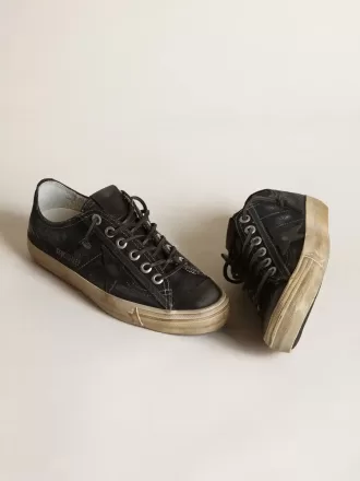 V-Star aus mitternachtsblauem Denim mit schwarzem Lederstern und Zehenkappe