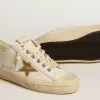 V-Star aus weißem Leder mit goldfarbenem Lederstern
