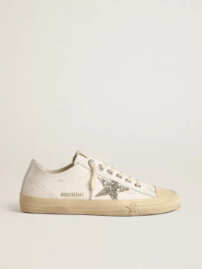V-Star aus weißem Leder mit platinfarbenem Glitzerstern V-Star aus weißem Leder mit platinfarbenem Glitzerstern