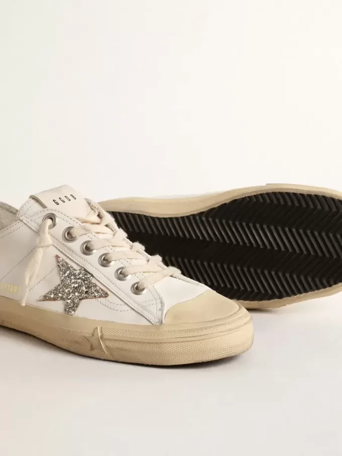 V-Star aus weißem Leder mit platinfarbenem Glitzerstern V-Star aus weißem Leder mit platinfarbenem Glitzerstern