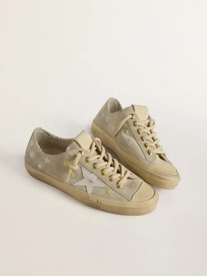 V-Star für Damen aus eisgrauem Wildleder mit weißem Lederstern und Blumenstickerei