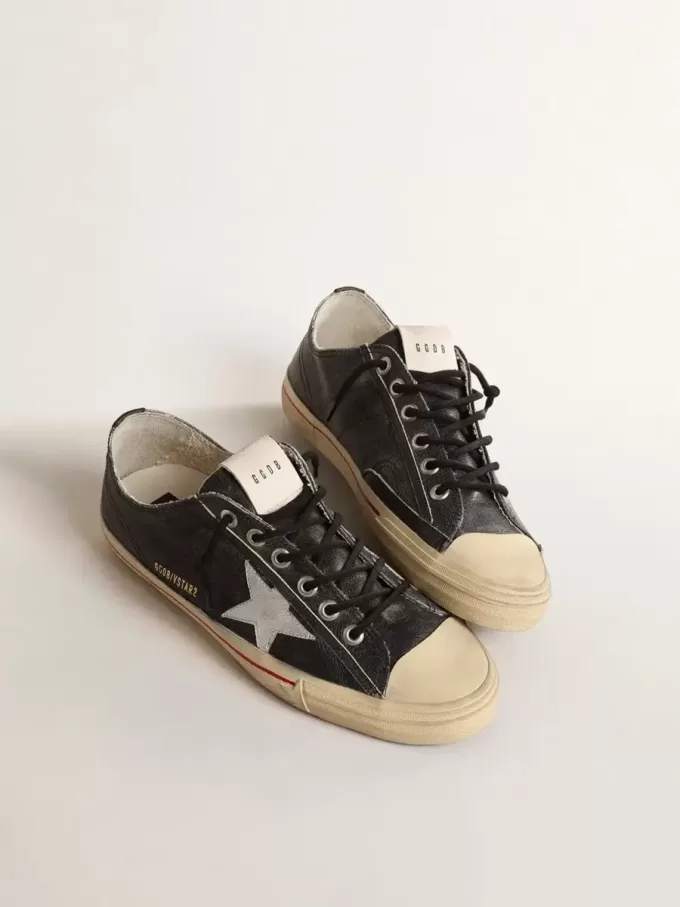 V-Star LTD aus blauem Leder mit silbermetallicfarbenem Lederstern V-Star LTD aus blauem Leder mit silbermetallicfarbenem Lederstern