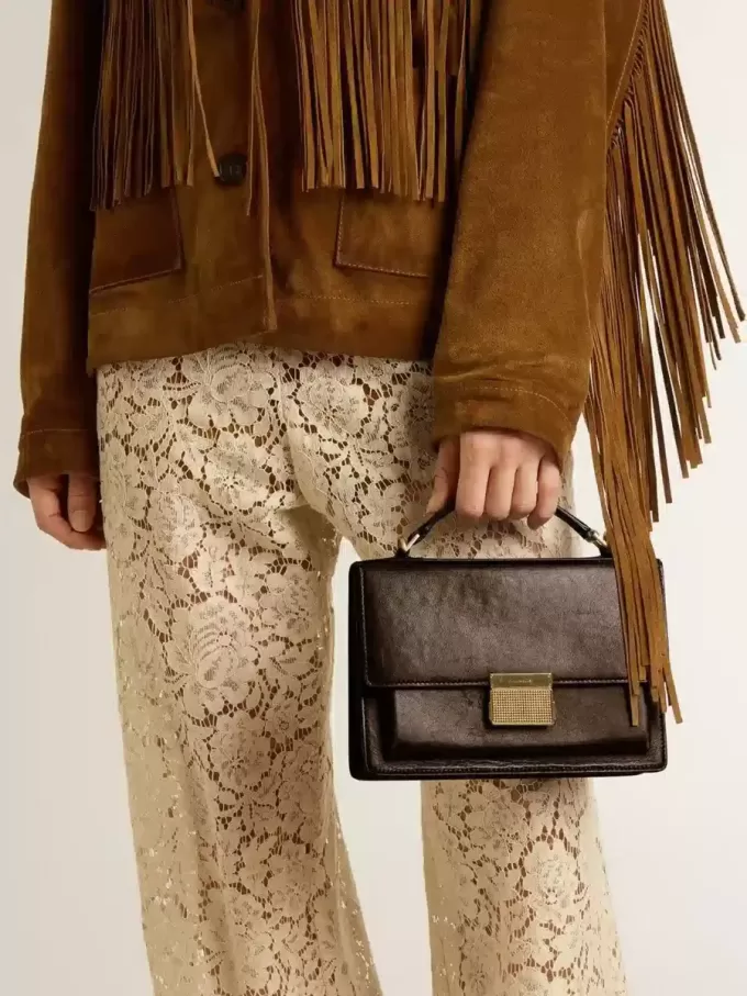 Venezia Tasche aus dunkelbraunem Vintage-Prägeleder mit goldenen Details