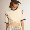 Verkürztes T-Shirt aus weißer Baumwolle mit Schriftzug auf der Rückseite Verkürztes T-Shirt aus weißer Baumwolle mit Schriftzug auf der Rückseite