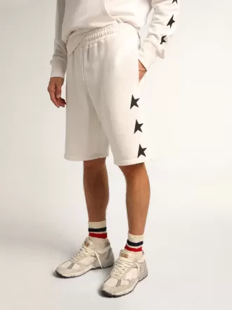 Vintage-weiße Bermudashorts für Herren mit kontrastierenden schwarzen Sternen