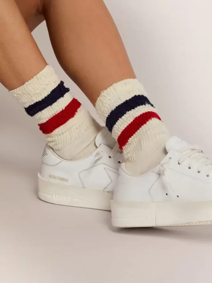 Vintage-weiße Socken mit Used-Details und zweifarbigen Streifen