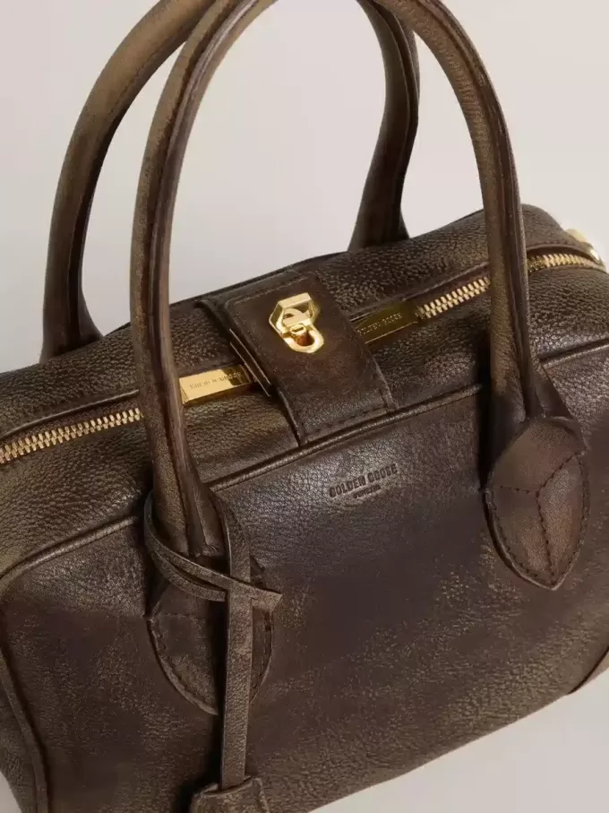 Vita Bag aus braunem Vintage-Leder mit goldenen Details