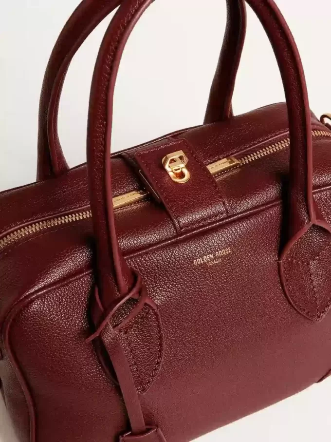 Vita Bag aus burgunderrotem Leder mit goldenen Details
