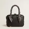 Vita Bag aus glattem schwarzem Leder mit goldenen Details