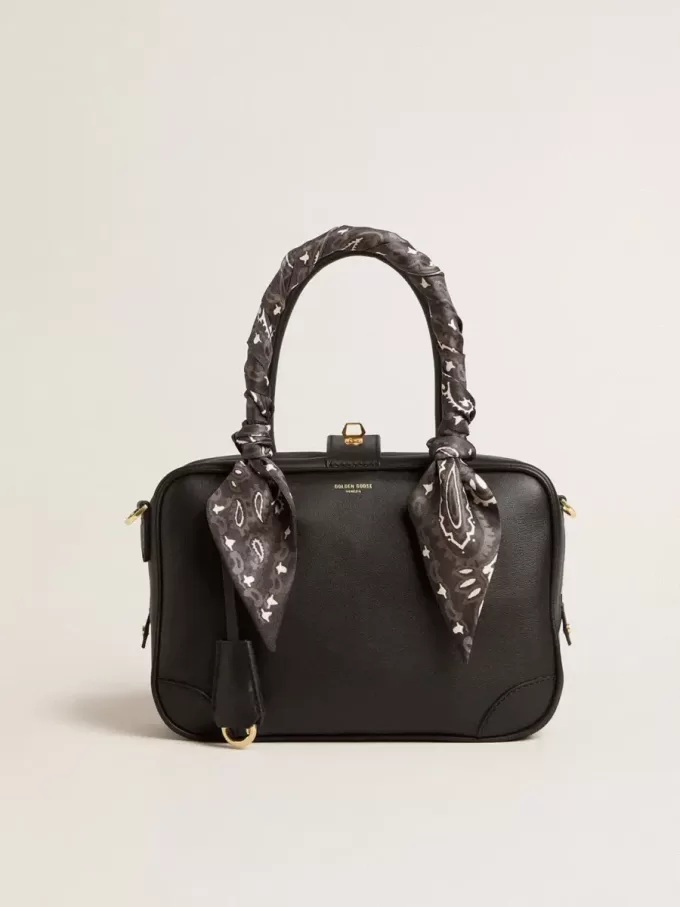 Vita Bag aus glattem schwarzem Leder mit goldenen Details