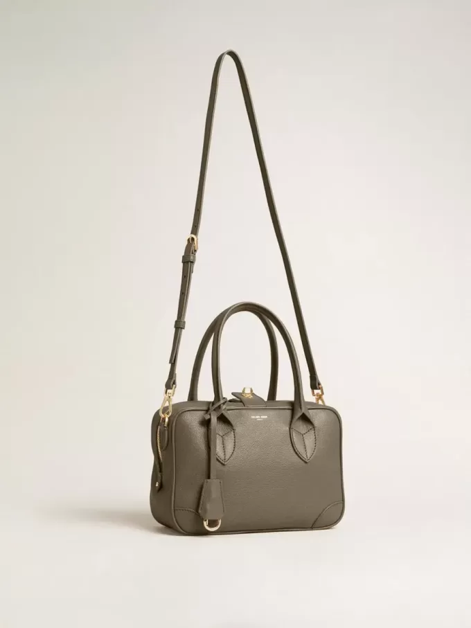 Vita Bag aus salbeigrünem Leder mit goldenen Details
