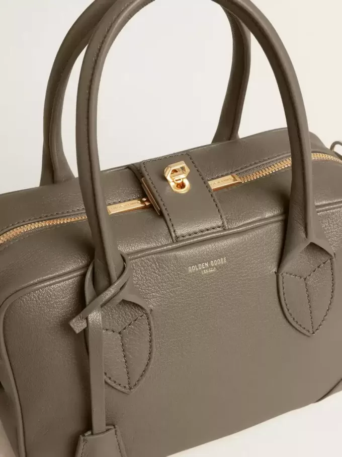 Vita Bag aus salbeigrünem Leder mit goldenen Details