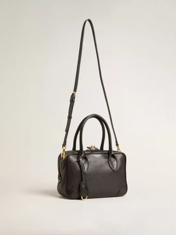 Vita Bag aus schwarzem Schafsleder mit goldenen Details