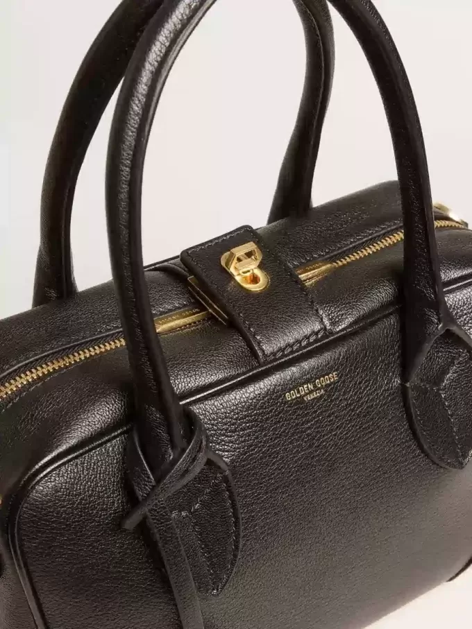 Vita Bag aus schwarzem Schafsleder mit goldenen Details