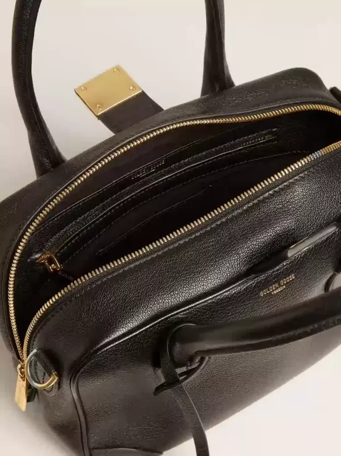 Vita Bag aus schwarzem Schafsleder mit goldenen Details