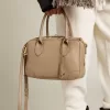 Vita Tasche aus taupefarbenem Leder mit goldenen Details