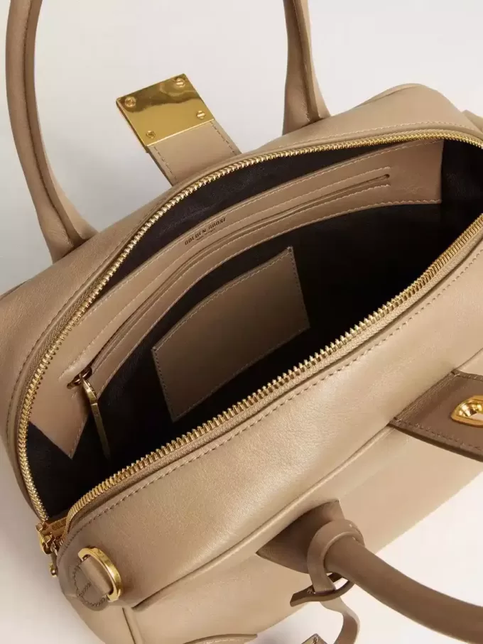 Vita Tasche aus taupefarbenem Leder mit goldenen Details