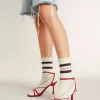 Weiß getrunkene Socken mit Used-Details und braunen Streifen