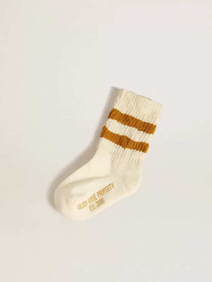 Weiße Kindersocken mit tabakfarbenen Streifen