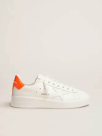 Weiße Purestar-Sneaker mit fluoreszierendem orangefarbenem Fersenriemen