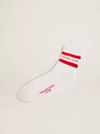 Weiße Socken mit Distressed-Details und roten Streifen