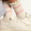 Weiße Socken mit Distressed-Finish, babyrosa Logo und Streifen