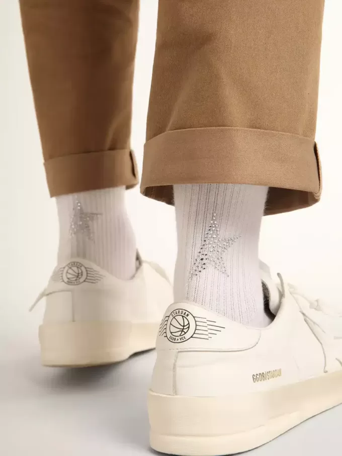 Weiße Socken mit Kristallstern auf der Rückseite