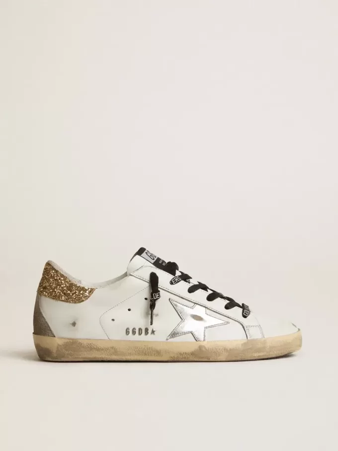 Weiße Super-Star-Damenschuhe aus Leder mit glitzernder Fersenlasche Weiße Super-Star-Damenschuhe aus Leder mit glitzernder Fersenlasche