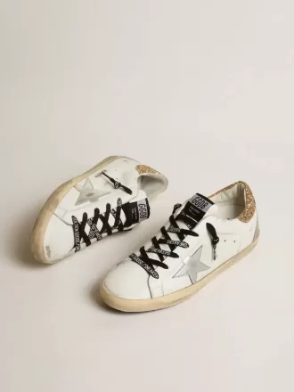 Weiße Super-Star-Damenschuhe aus Leder mit glitzernder Fersenlasche