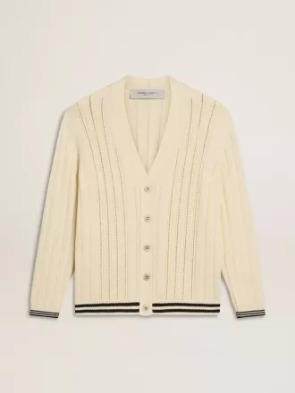 Weißer Baumwollcardigan für Herren mit Zopfmuster und blauen Rippbündchen