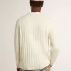 Weißer Baumwollcardigan für Herren mit Zopfmuster und blauen Rippbündchen