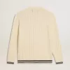 Weißer Baumwollcardigan für Herren mit Zopfmuster und blauen Rippbündchen