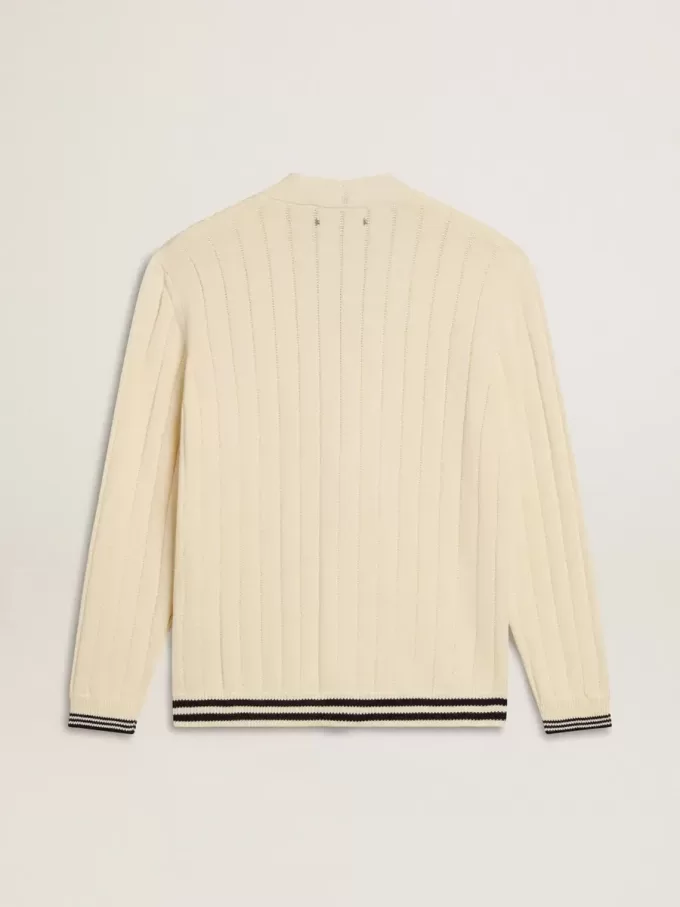 Weißer Baumwollcardigan für Herren mit Zopfmuster und blauen Rippbündchen