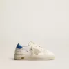 Weißer May Teen mit grauem Wildlederstern und blauer Fersenlasche Weißer May Teen mit grauem Wildlederstern und blauer Fersenlasche
