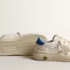 Weißer May Teen mit grauem Wildlederstern und blauer Fersenlasche Weißer May Teen mit grauem Wildlederstern und blauer Fersenlasche