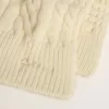 Weißer Wollschal mit Stickerei