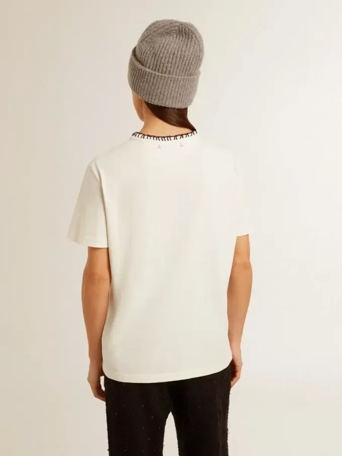 Weißes Baumwoll-T-Shirt für Damen mit Handstickerei Weißes Baumwoll-T-Shirt für Damen mit Handstickerei