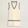 Weißes Baumwoll-Wickelkleid für Damen mit dunkelblauen Rippbündchen und Kristallen