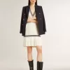 Weißes Baumwoll-Wickelkleid für Damen mit dunkelblauen Rippbündchen und Kristallen