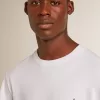 Weißes Herren-T-Shirt mit dunkelblauem Stern auf der Vorderseite Weißes Herren-T-Shirt mit dunkelblauem Stern auf der Vorderseite