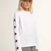 Weißes Langarm-T-Shirt mit kontrastierenden schwarzen Sternen