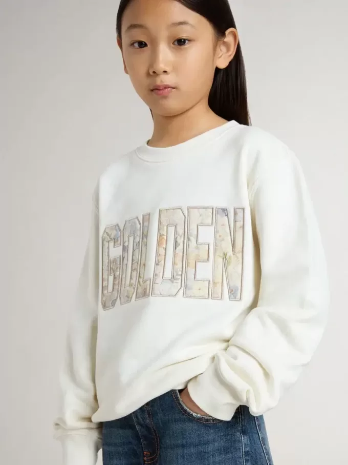 Weißes Sweatshirt für Mädchen mit mehrfarbiger „Golden”-Schrift auf der Vorderseite
