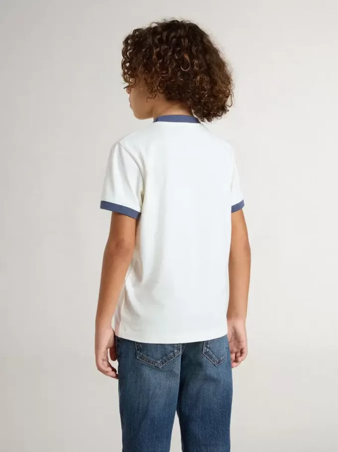 Weißes T-Shirt für Jungen mit blauem Aufdruck Weißes T-Shirt für Jungen mit blauem Aufdruck