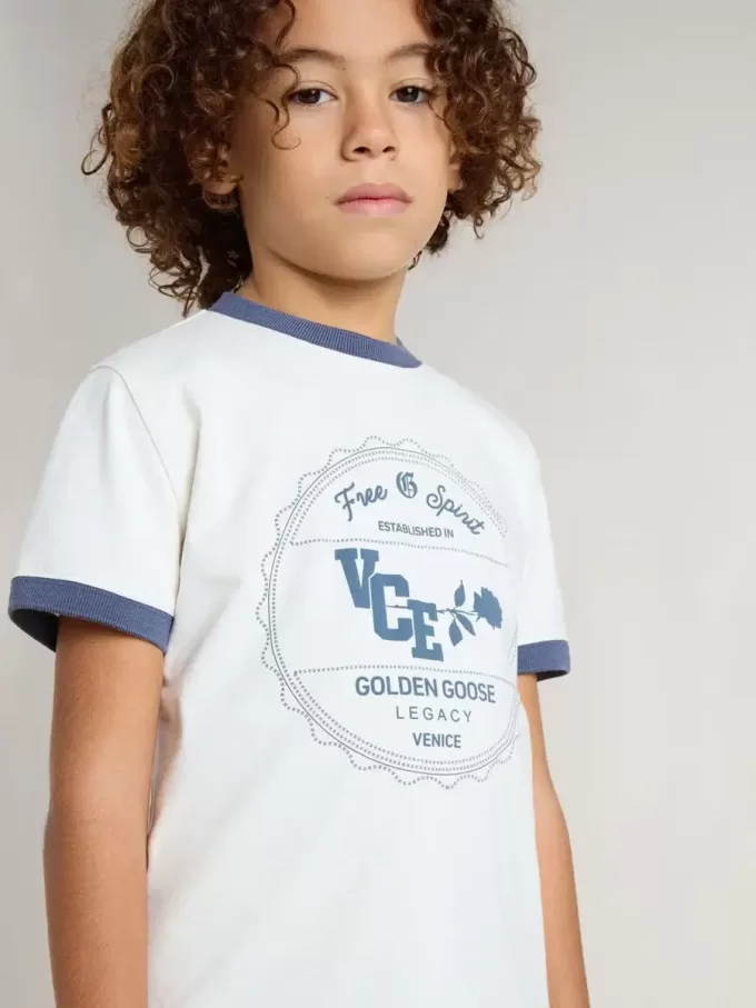 Weißes T-Shirt für Jungen mit blauem Aufdruck Weißes T-Shirt für Jungen mit blauem Aufdruck