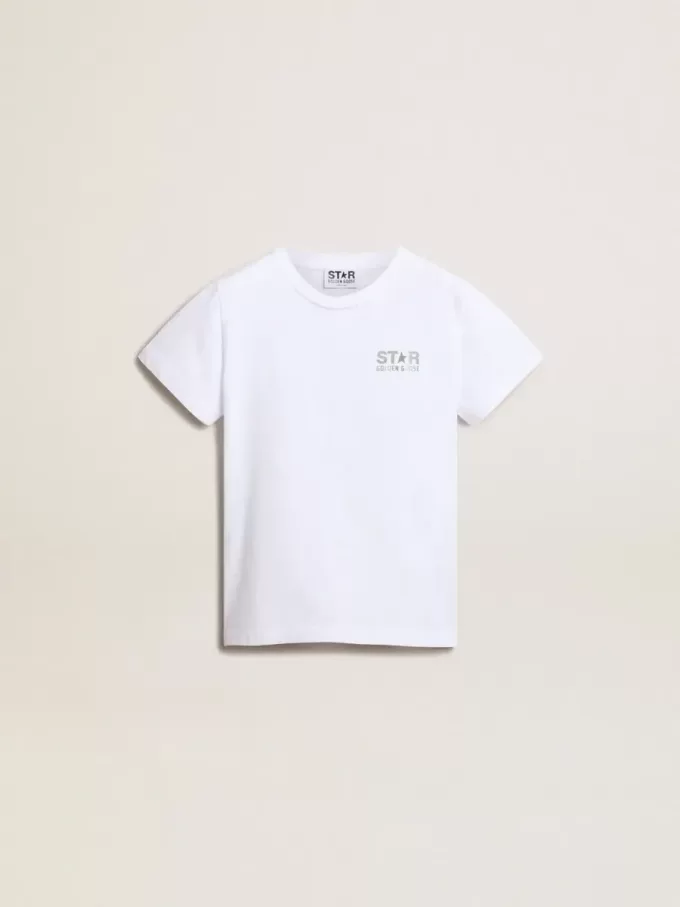 Weißes T-Shirt mit kontrastierendem silbernem Logo auf der Vorderseite