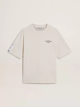 Weißes Unisex-T-Shirt mit mediterranem Print und goldenem Pescheria-Patch auf dem Ärmel