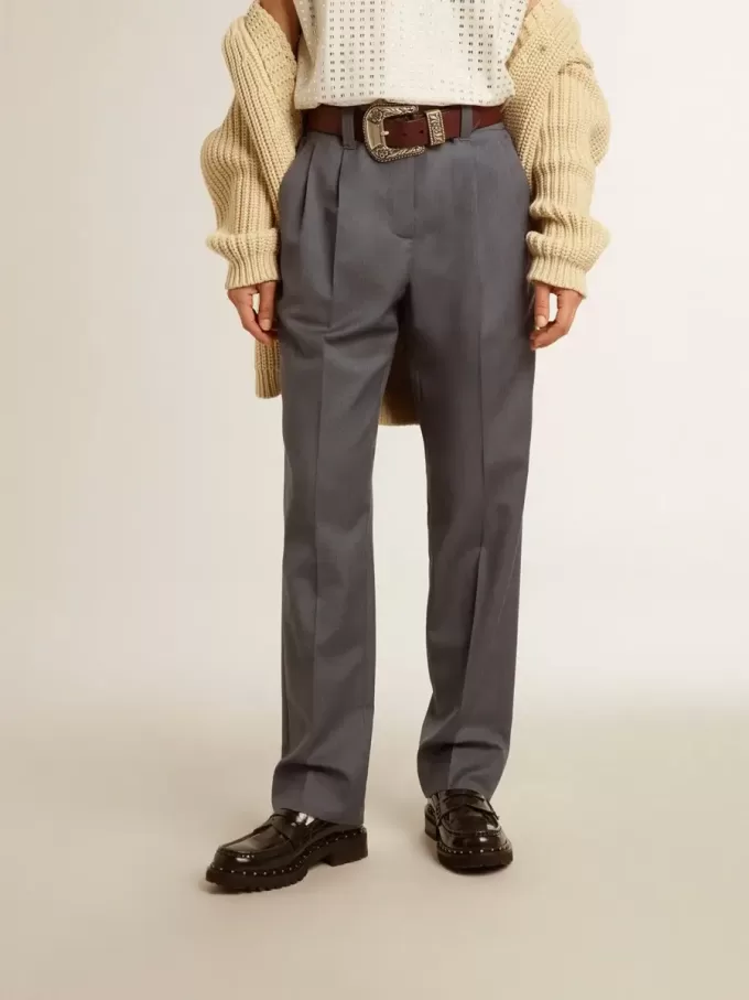 Weite Damenhose aus babyblauer Wolle Weite Damenhose aus babyblauer Wolle
