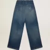 Weite Damenjeans in mittlerer Waschung zum chinesischen Neujahr Weite Damenjeans in mittlerer Waschung zum chinesischen Neujahr